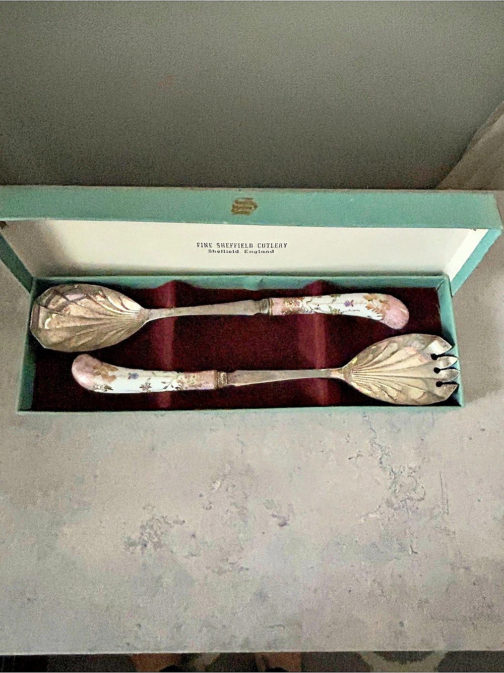 Pine Sheffield Cutlery floral-handled serving spoon and fork set Floral Serving